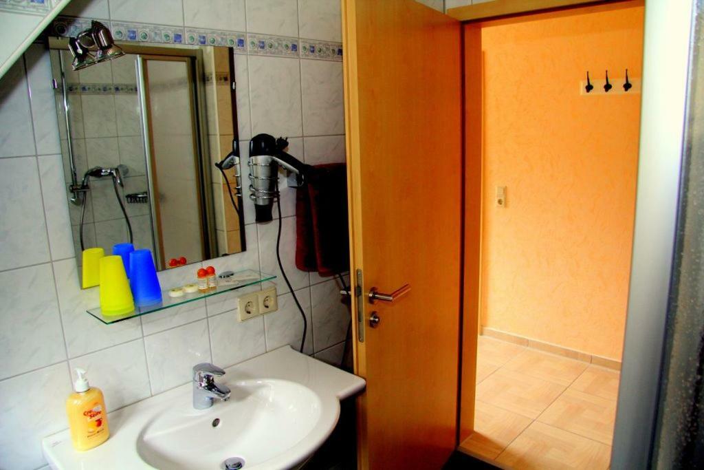 アーデナウ Ferienhaus Hilberathヴィラ エクステリア 写真